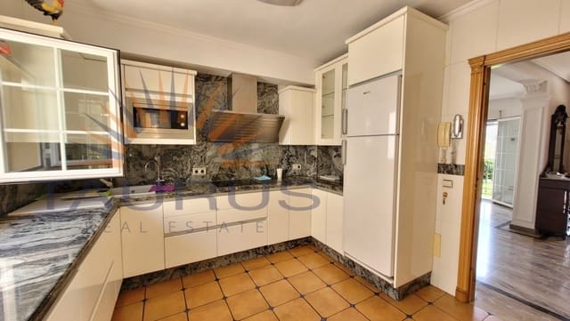 5 soverom Villa til salgs i Caleta de Vélez, Vélez-Málaga med garasje - € 995 000 (Ref: 9251979)