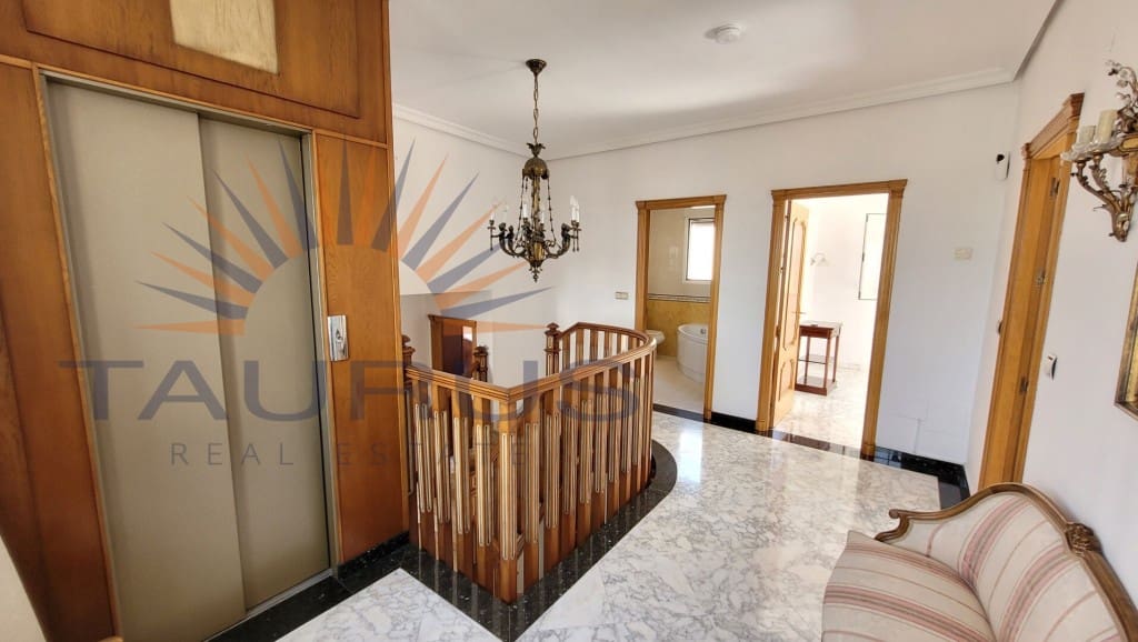 5 soveværelse Villa til salg i Caleta de Velez med garage - € 995.000 (Ref: 9251979)