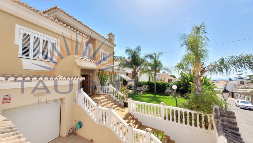 5 soveværelse Villa til salg i Caleta de Velez med garage - € 995.000 (Ref: 9251979)