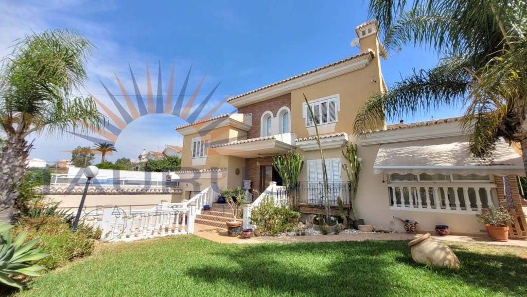 5 soveværelse Villa til salg i Caleta de Velez med garage - € 995.000 (Ref: 9251979)