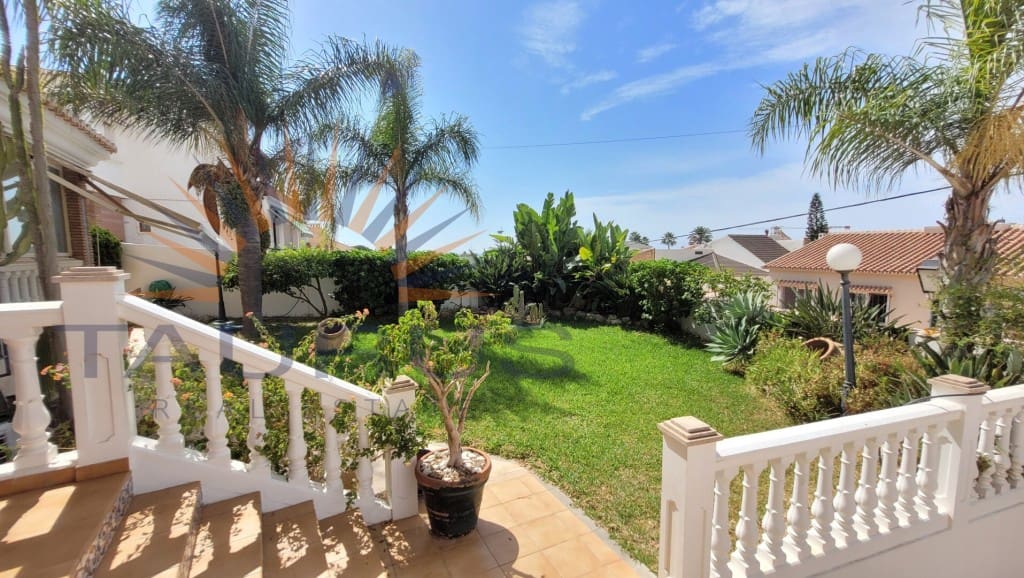 5 soveværelse Villa til salg i Caleta de Velez med garage - € 995.000 (Ref: 9251979)