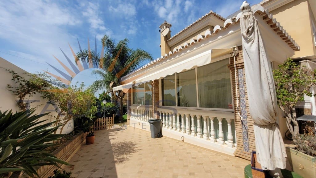 5 soveværelse Villa til salg i Caleta de Velez med garage - € 995.000 (Ref: 9251979)