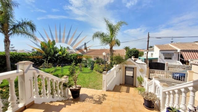 5 soveværelse Villa til salg i Caleta de Vélez, Vélez-Málaga med garage - € 850.000 (Ref: 9251979)