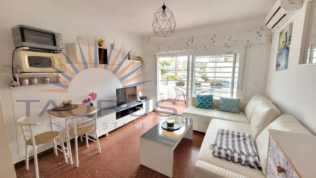 Apartment for sale in Caleta de Velez with pool - € 140,000 (Ref: 9281164)