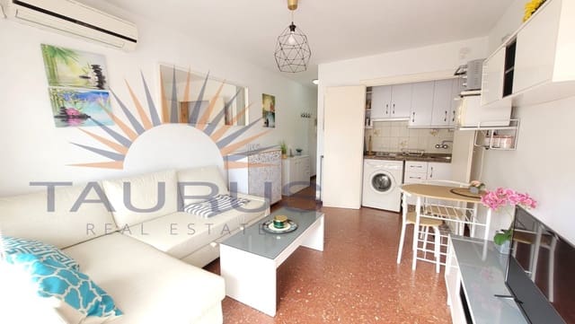 Appartement à vendre à Caleta de Vélez, Vélez-Málaga avec piscine - 140 000 € (Ref: 9281164)