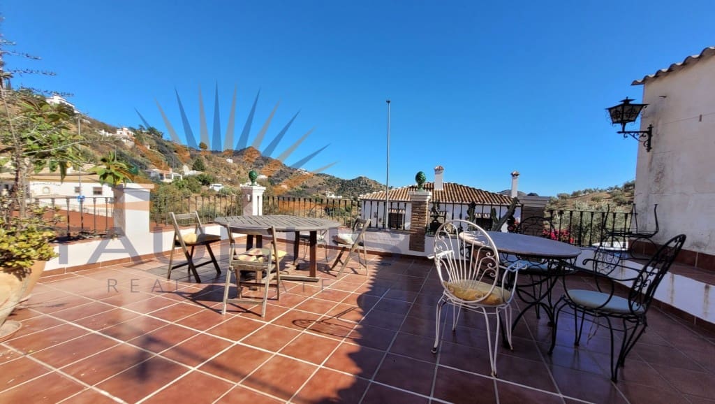 6 soveværelse Byhus til salg i Comares med swimmingpool garage - € 324.500 (Ref: 9300958)