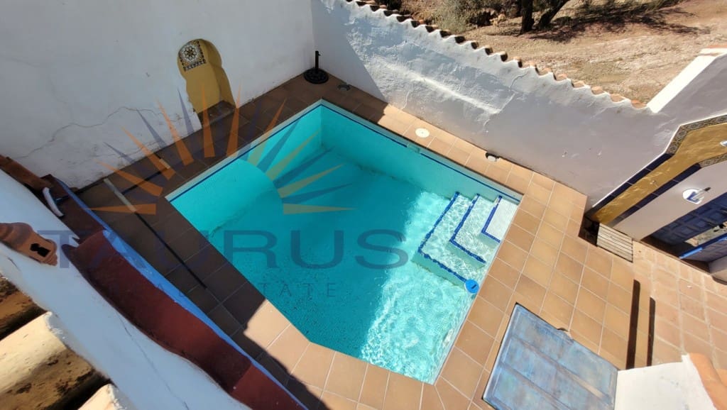 6 soveværelse Byhus til salg i Comares med swimmingpool garage - € 324.500 (Ref: 9300958)