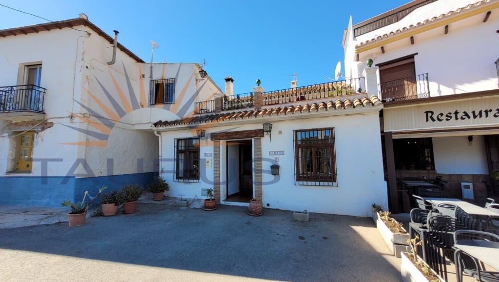 6 soveværelse Byhus til salg i Comares med swimmingpool garage - € 324.500 (Ref: 9300958)