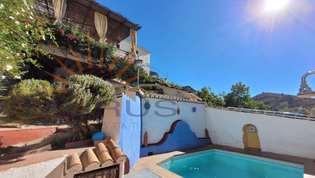 6 soveværelse Byhus til salg i Comares med swimmingpool garage - € 324.500 (Ref: 9300958)