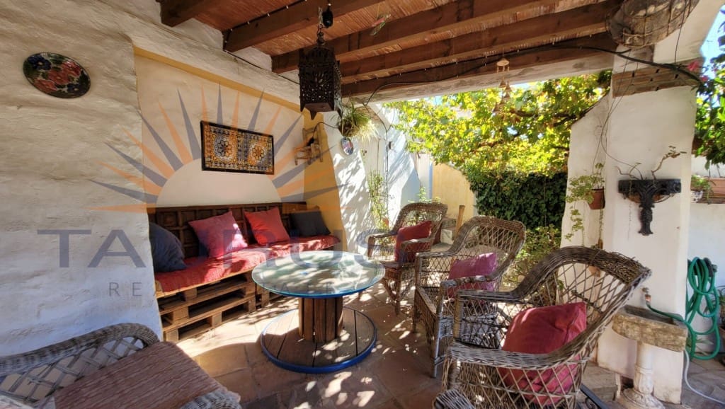 6 soveværelse Byhus til salg i Comares med swimmingpool garage - € 324.500 (Ref: 9300958)