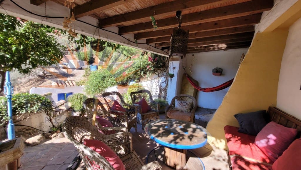 6 soveværelse Byhus til salg i Comares med swimmingpool garage - € 324.500 (Ref: 9300958)