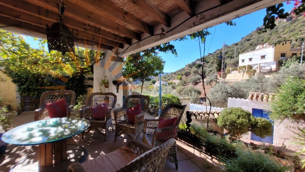 6 soveværelse Byhus til salg i Comares med swimmingpool garage - € 324.500 (Ref: 9300958)