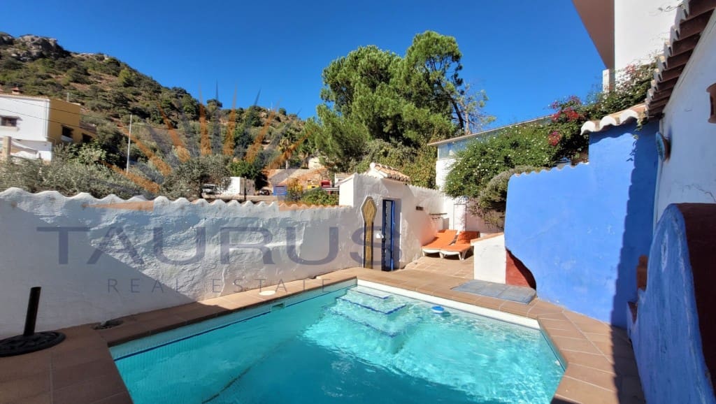 6 soveværelse Byhus til salg i Comares med swimmingpool garage - € 324.500 (Ref: 9300958)