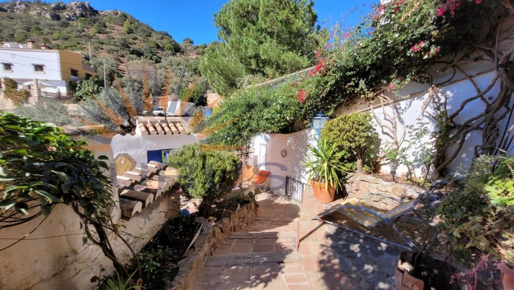 6 soveværelse Byhus til salg i Comares med swimmingpool garage - € 324.500 (Ref: 9300958)