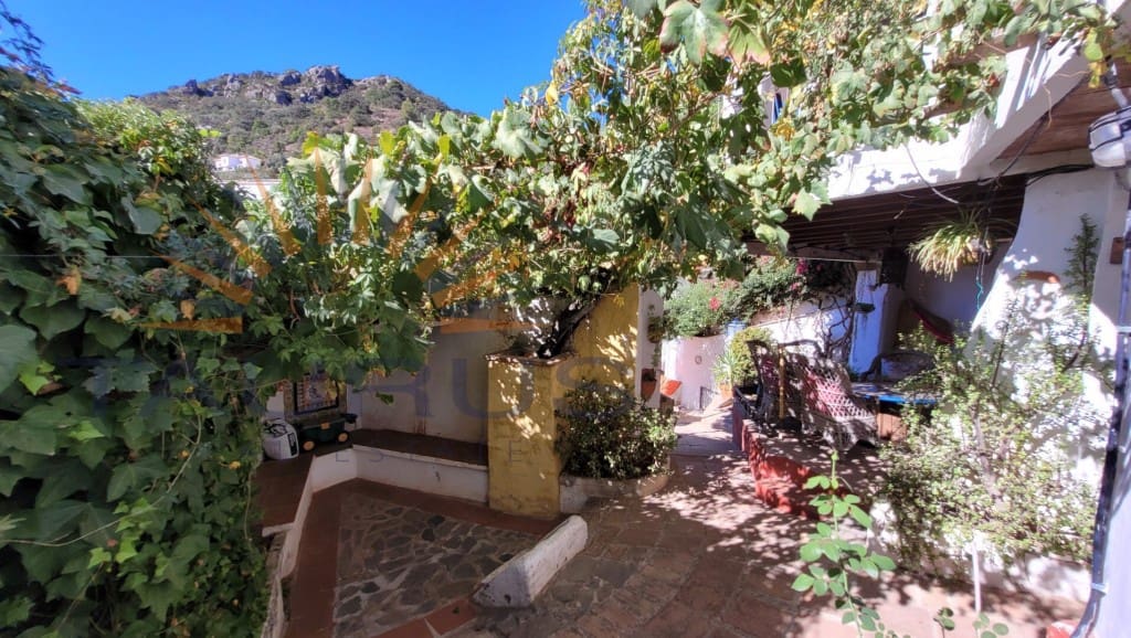 6 soveværelse Byhus til salg i Comares med swimmingpool garage - € 324.500 (Ref: 9300958)