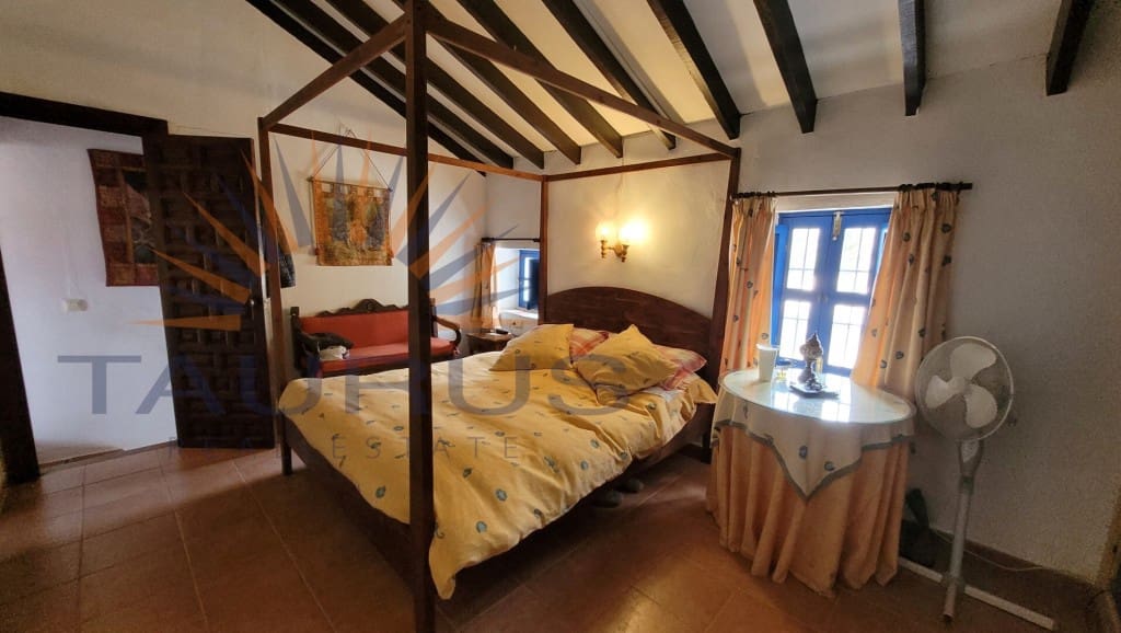 6 soveværelse Byhus til salg i Comares med swimmingpool garage - € 324.500 (Ref: 9300958)