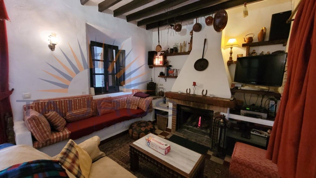 6 soveværelse Byhus til salg i Comares med swimmingpool garage - € 324.500 (Ref: 9300958)