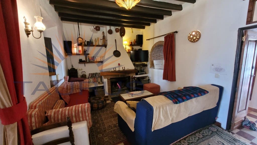 6 soveværelse Byhus til salg i Comares med swimmingpool garage - € 324.500 (Ref: 9300958)