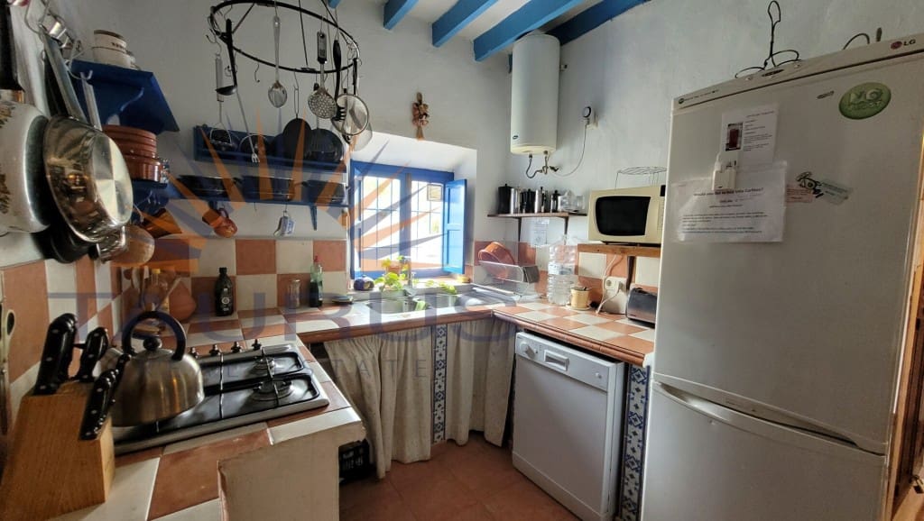 6 soveværelse Byhus til salg i Comares med swimmingpool garage - € 324.500 (Ref: 9300958)