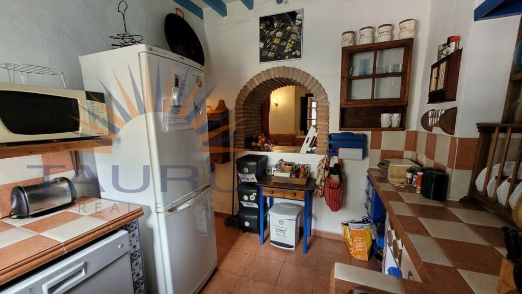 6 soveværelse Byhus til salg i Comares med swimmingpool garage - € 324.500 (Ref: 9300958)