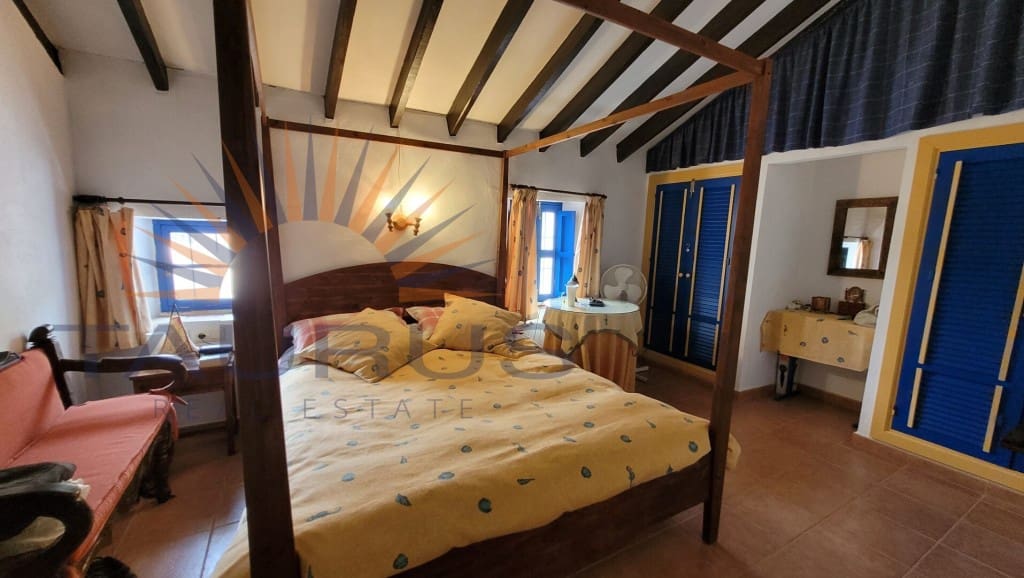 6 soveværelse Byhus til salg i Comares med swimmingpool garage - € 324.500 (Ref: 9300958)