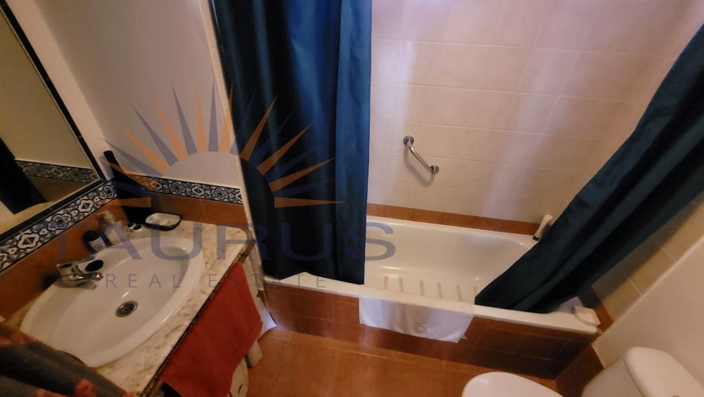 6 soveværelse Byhus til salg i Comares med swimmingpool garage - € 324.500 (Ref: 9300958)