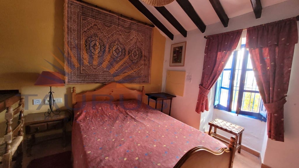 6 soveværelse Byhus til salg i Comares med swimmingpool garage - € 324.500 (Ref: 9300958)