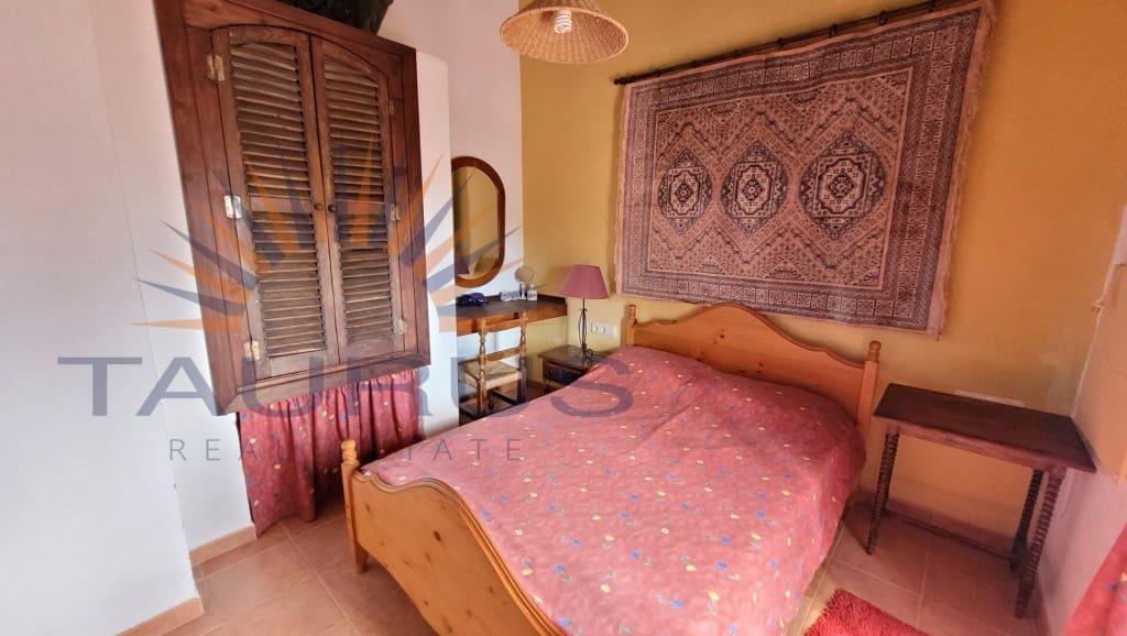 6 soveværelse Byhus til salg i Comares med swimmingpool garage - € 324.500 (Ref: 9300958)