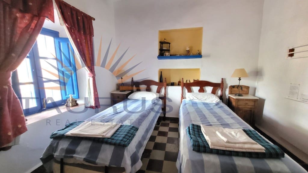 6 soveværelse Byhus til salg i Comares med swimmingpool garage - € 324.500 (Ref: 9300958)