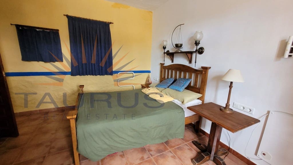 6 soveværelse Byhus til salg i Comares med swimmingpool garage - € 324.500 (Ref: 9300958)