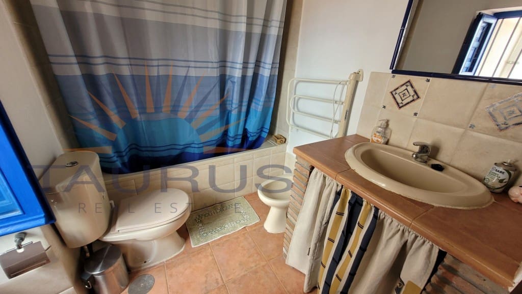 6 soveværelse Byhus til salg i Comares med swimmingpool garage - € 324.500 (Ref: 9300958)