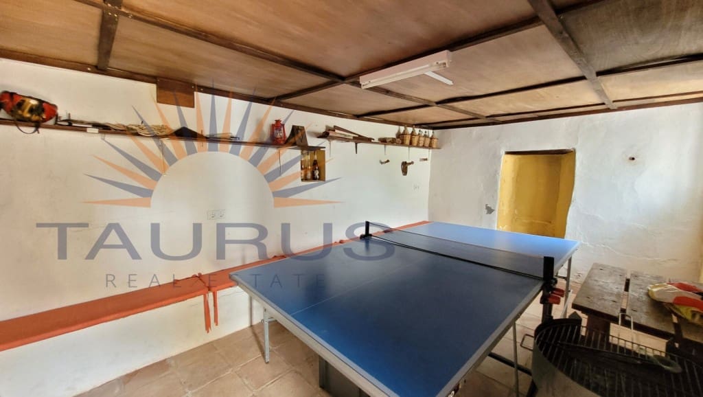 6 soveværelse Byhus til salg i Comares med swimmingpool garage - € 324.500 (Ref: 9300958)