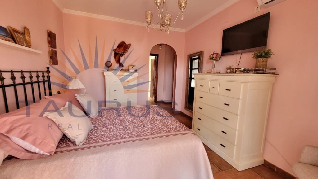 5 soveværelse Villa til salg i Malaga by med swimmingpool garage - € 995.000 (Ref: 9317783)