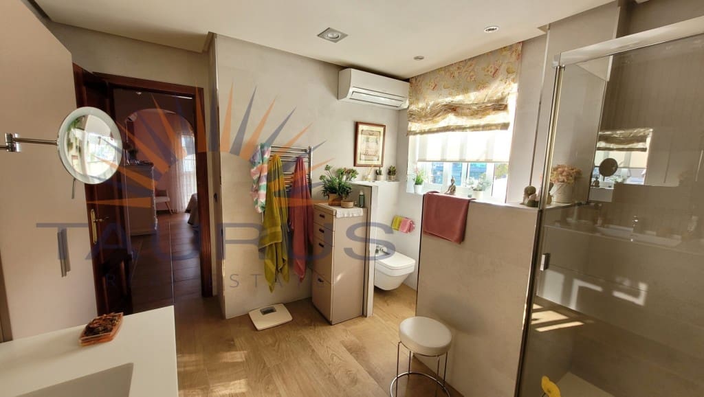 5 soveværelse Villa til salg i Malaga by med swimmingpool garage - € 995.000 (Ref: 9317783)