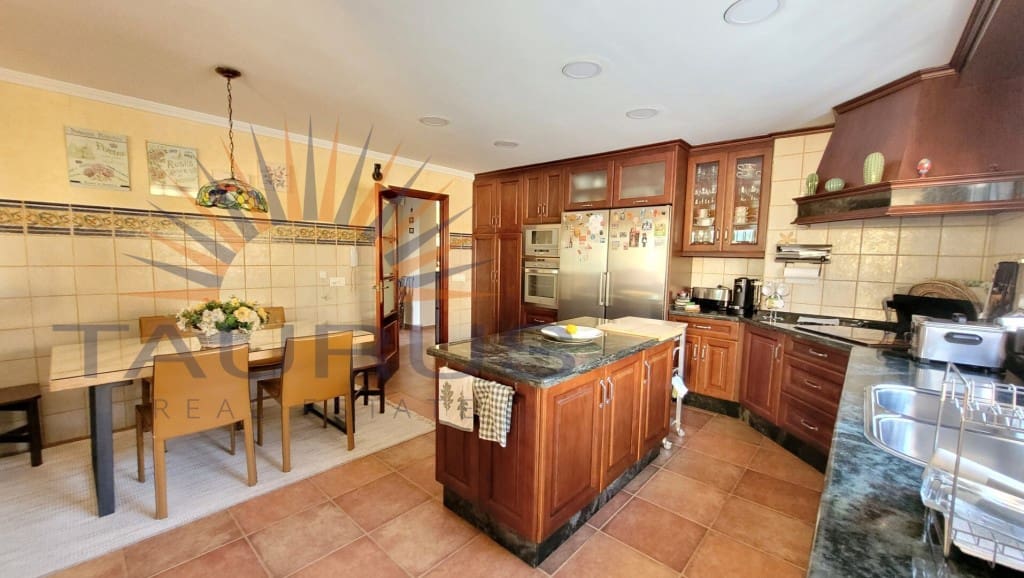 5 soveværelse Villa til salg i Malaga by med swimmingpool garage - € 995.000 (Ref: 9317783)