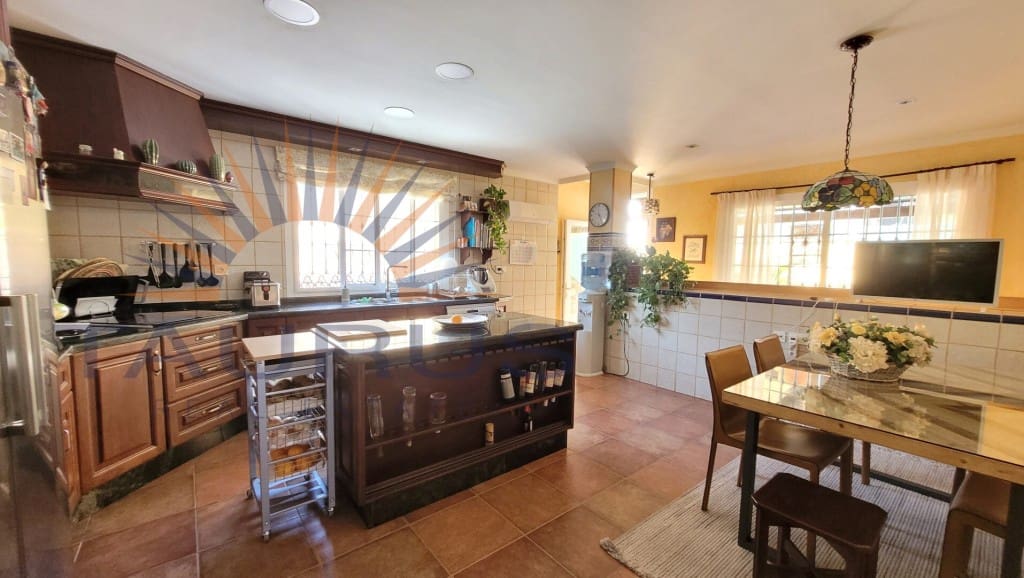 5 soveværelse Villa til salg i Malaga by med swimmingpool garage - € 995.000 (Ref: 9317783)