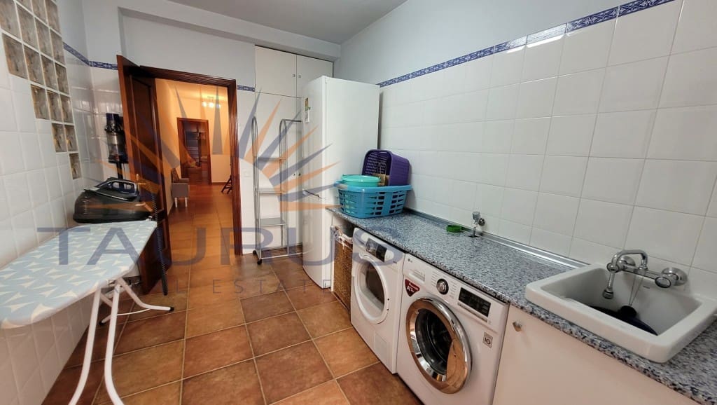 5 soveværelse Villa til salg i Malaga by med swimmingpool garage - € 995.000 (Ref: 9317783)