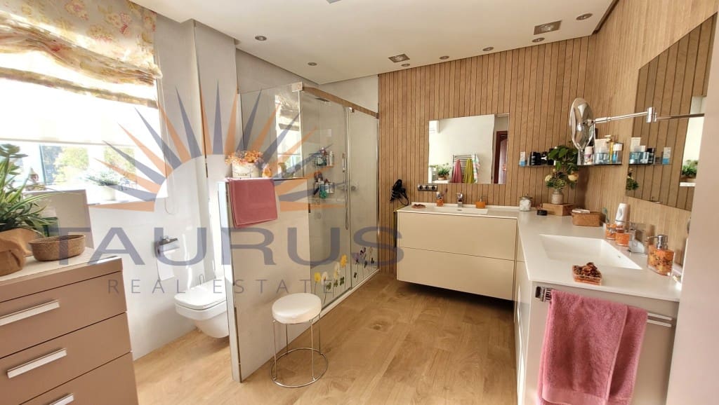 5 soveværelse Villa til salg i Malaga by med swimmingpool garage - € 995.000 (Ref: 9317783)