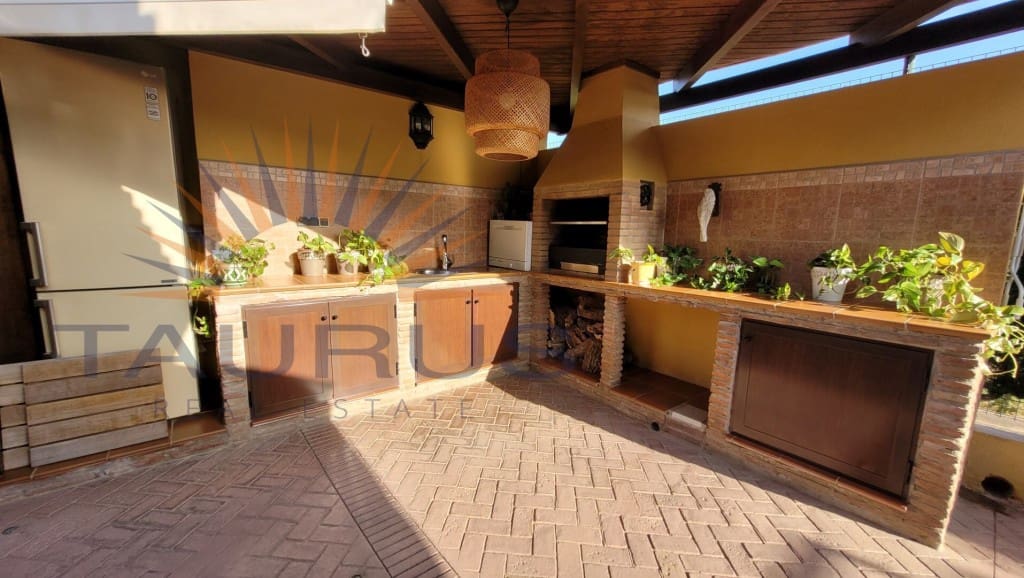 5 soveværelse Villa til salg i Malaga by med swimmingpool garage - € 995.000 (Ref: 9317783)