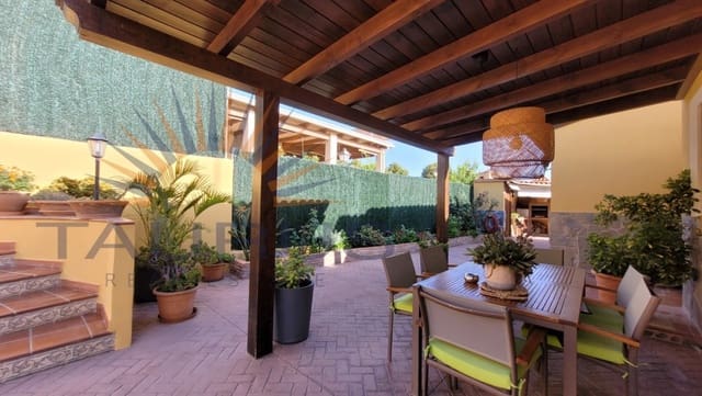 5 soverom Villa til salgs i Pedregalejo, Málaga by med svømmebasseng garasje - € 995 000 (Ref: 9317783)