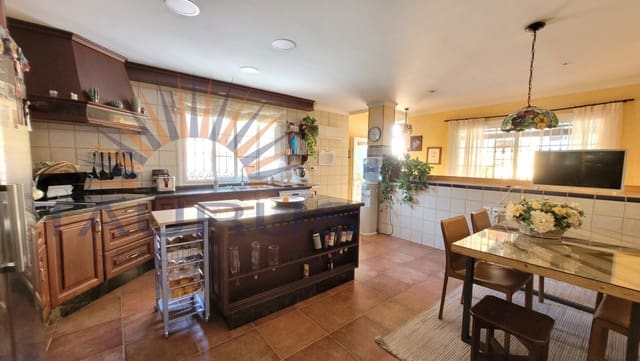 5 soverom Villa til salgs i Pedregalejo, Málaga by med svømmebasseng garasje - € 995 000 (Ref: 9317783)