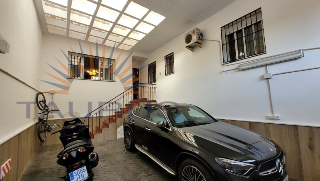 5 soveværelse Villa til salg i Malaga by med swimmingpool garage - € 995.000 (Ref: 9317783)