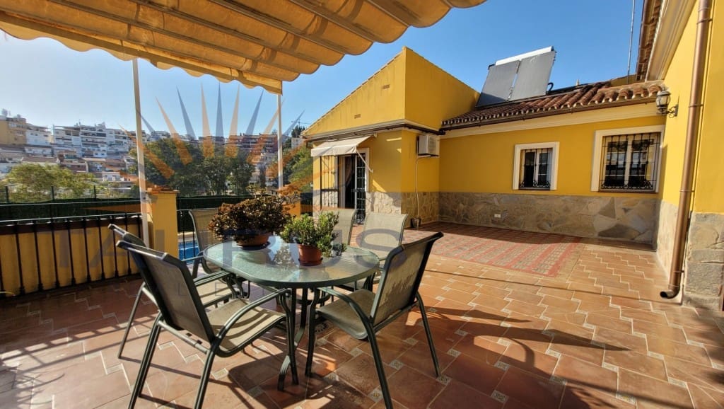 5 soveværelse Villa til salg i Malaga by med swimmingpool garage - € 995.000 (Ref: 9317783)
