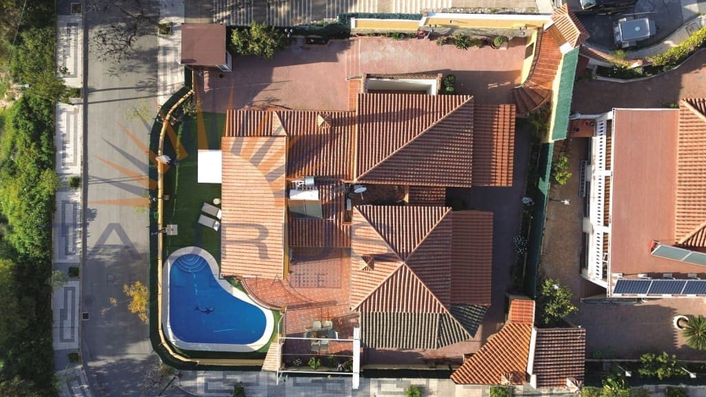 5 Zimmer Villa zu verkaufen in Malaga Stadt mit Pool Garage - 995.000 € (Ref: 9317783)