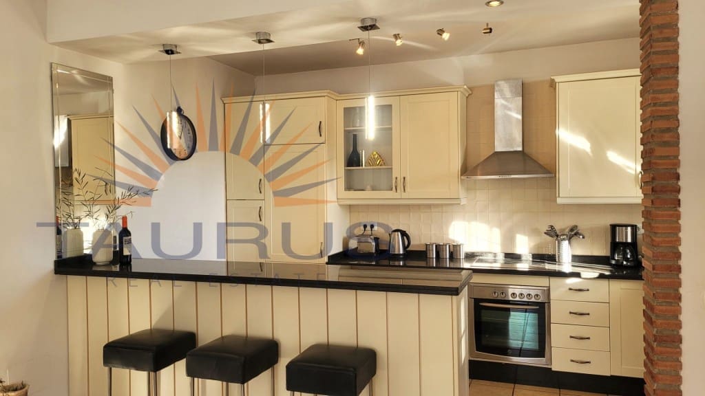 3 makuuhuone Huvila myytävänä paikassa Competa mukana uima-altaan - 445 000 € (Ref: 9337852)