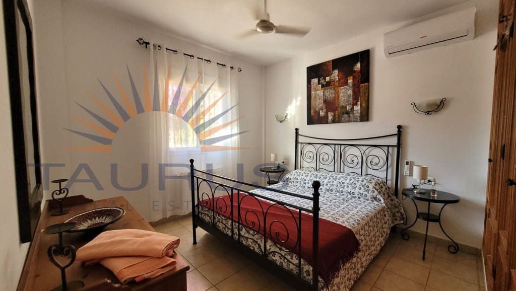 3 makuuhuone Huvila myytävänä paikassa Competa mukana uima-altaan - 445 000 € (Ref: 9337852)