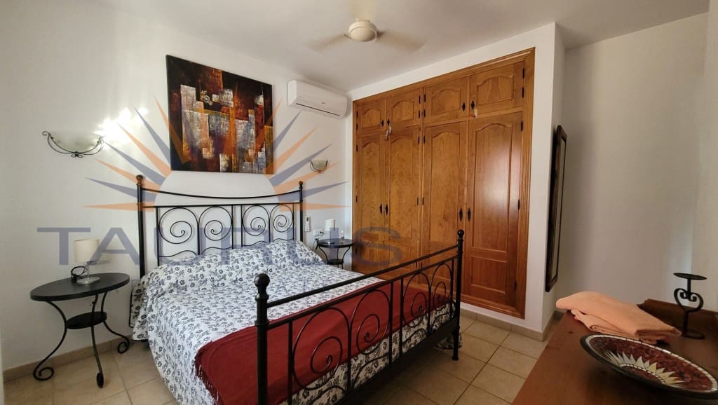 3 makuuhuone Huvila myytävänä paikassa Competa mukana uima-altaan - 445 000 € (Ref: 9337852)