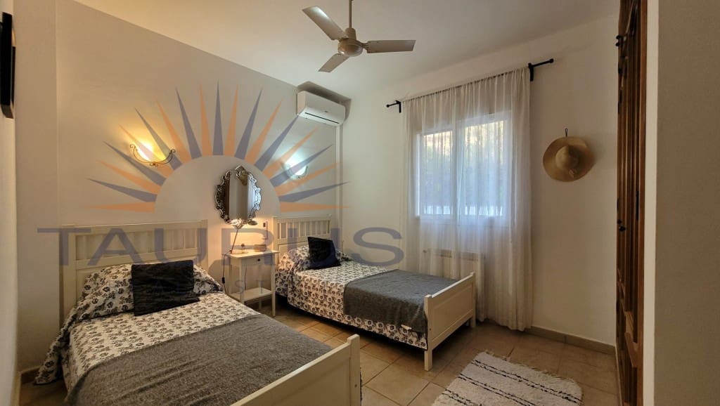 3 makuuhuone Huvila myytävänä paikassa Competa mukana uima-altaan - 445 000 € (Ref: 9337852)