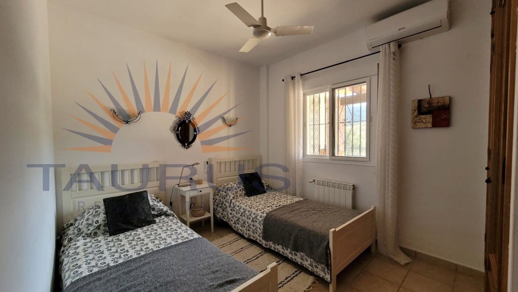 3 makuuhuone Huvila myytävänä paikassa Competa mukana uima-altaan - 445 000 € (Ref: 9337852)