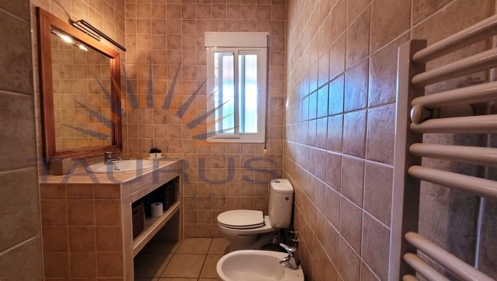 3 makuuhuone Huvila myytävänä paikassa Competa mukana uima-altaan - 445 000 € (Ref: 9337852)